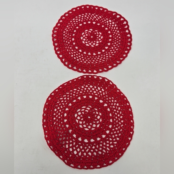 VINTAGE HANDMADE ROUND LACE DOILIES RED WHITE & BLUE KITCHEN LINENS DECOR LOT 7 - Picture 6 of 9